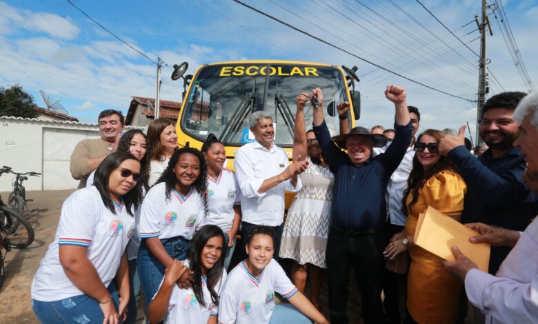 No aniversário de 92 anos de Cipó, Governo do Estado inaugura escola e pacote de obras