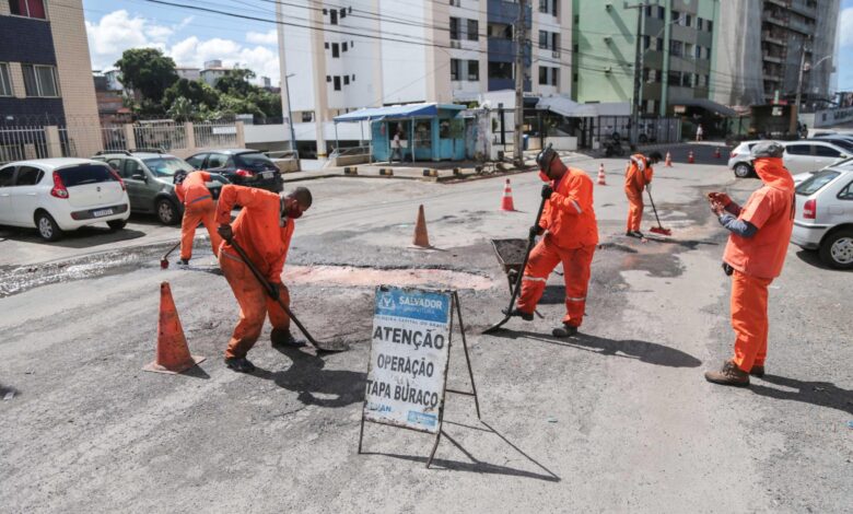 SALVADOR: OPERAÇÃO TAPA-BURACOS APLICA 50 MIL TONELADAS DE ASFALTO EM SEIS MESES