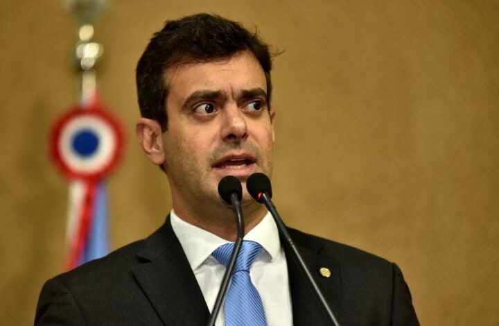 “deveriam fechar e abrir a cancela”