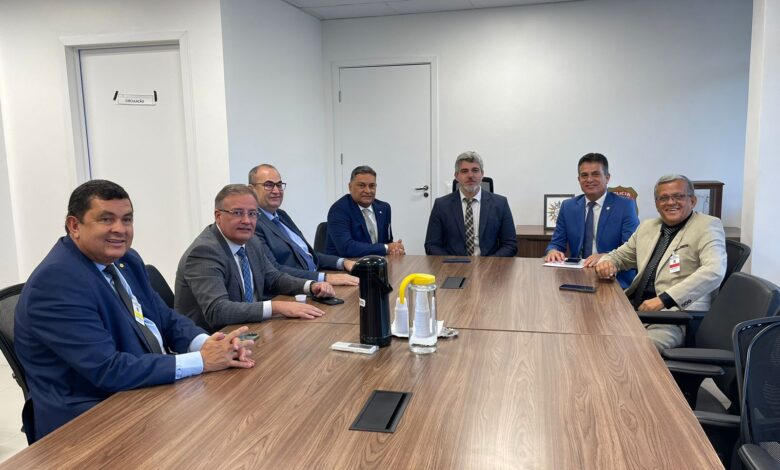 DEPUTADOS BAIANOS PROTOCOLAM QUEIXA-CRIME CONTRA VIA BAHIA NA POLÍCIA FEDERAL