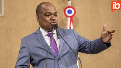Deputado Samuel Júnior cobra solução para greve dos profissionais da educação em Guaratinga