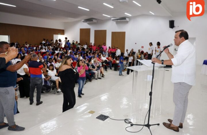 Geraldo Júnior entrega 667 Chromekooks para 35 escolas de Lauro de Freitas e promove Caravana Digital