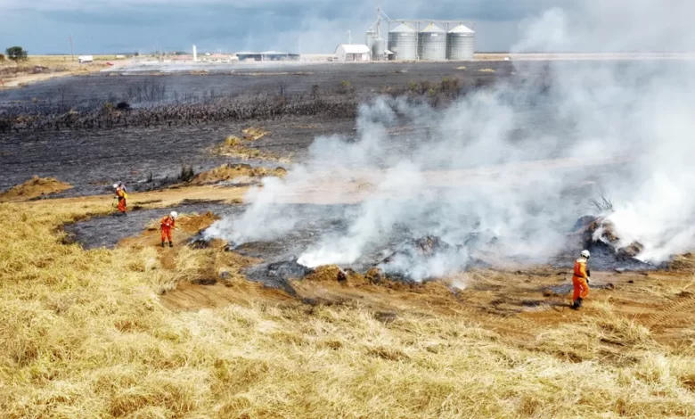 INCÊNDIO DE GRANDE PROPORÇÃO ATINGE FAZENDA EM LUÍS EDUARDO MAGALHÃES