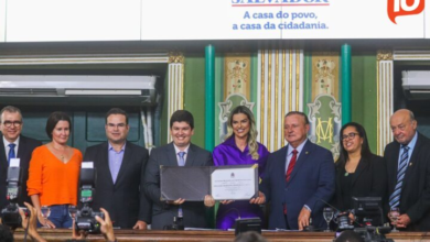 Jornalista Victor Pinto recebe o título de cidadão soteropolitano na Câmara