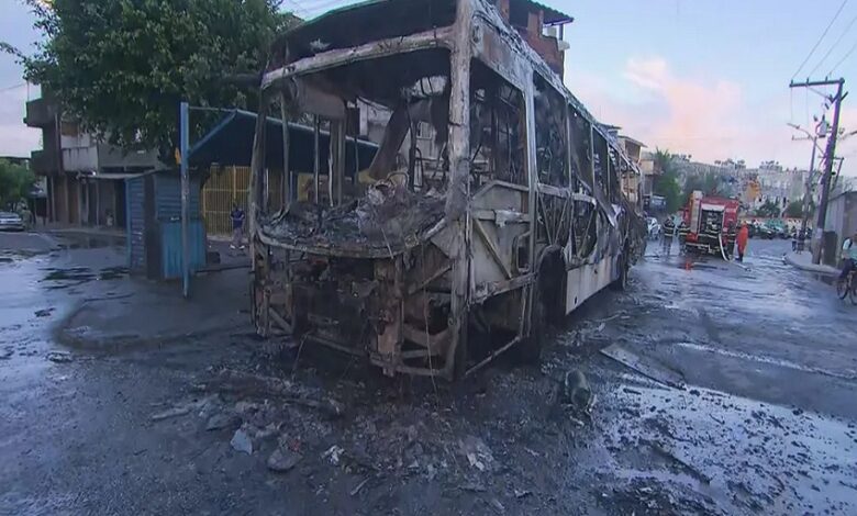 MAIS UM ÔNIBUS É INCENDIADO EM SALVADOR NESTA SEXTA (11); CASO É O SEXTO EM 2023