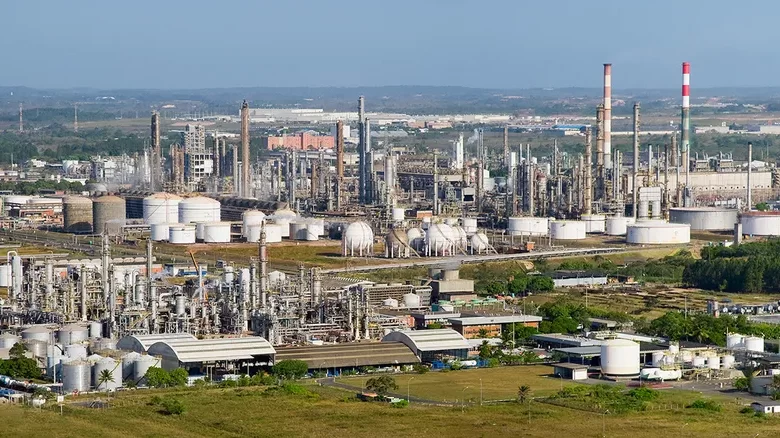 POLO CAMAÇARI RESTABELECE FORNECIMENTO DE ENERGIA ELETRICA GRADUALMENTE