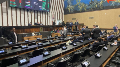 Votação na madrugada! Sob protestos, deputados governistas conseguem aprovar precatório dos professores