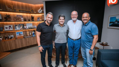 Quatro integrantes da base de Elinaldo retiram pré-candidatura a prefeito; Tude e Flávio seguem no páreo