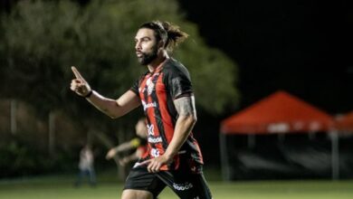 Vitória faz 3x0 no Avaí e segue líder na Série B