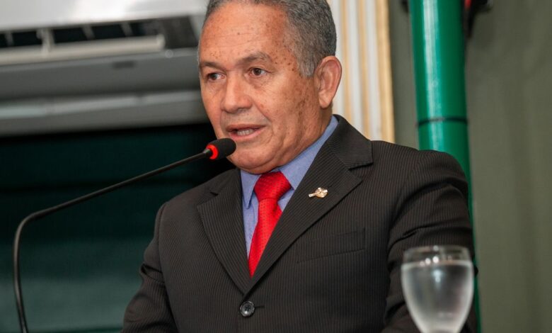 "Em cinco mandatos, conquistei dignidade, amizade e respeito", afirma Téo Senna após defender relatoria de projetos