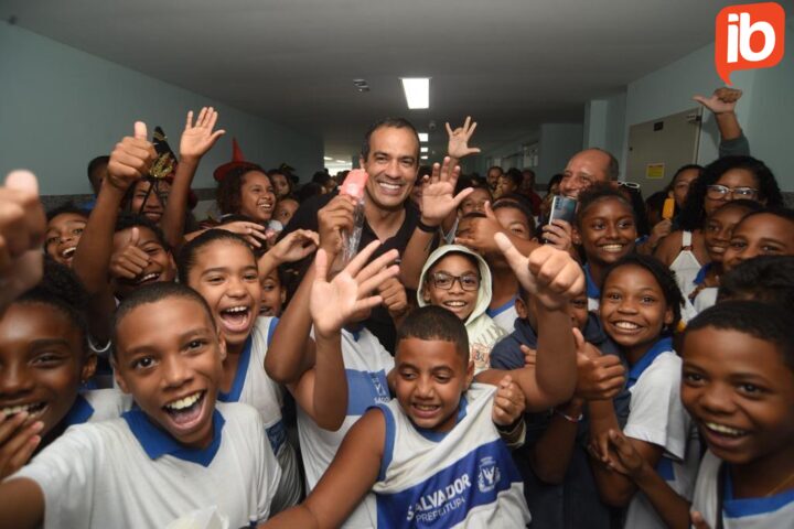 Prefeito Bruno Reis visita escolas municipais beneficiadas pelo projeto Aprender