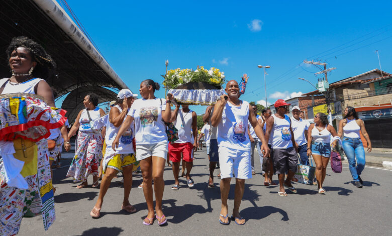 SÃO FRANCISCO DE ASSIS LEVA FIÉIS E DEVOTOS ÀS RUAS DE LAURO DE FREITAS