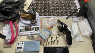 Suspeito de manter esposa em cárcere privado morre durante troca tiros com a PM e material foi apreendido