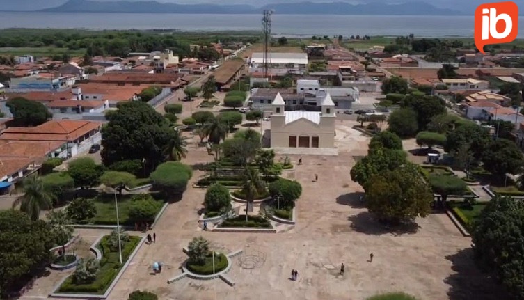 80 servidores exonerados pela prefeita e revolta na cidade