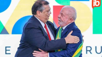 Lula afirma que Dino é vítima de ataques plantados e Governo confirma que ‘Dama do CV’ ganhou passagens