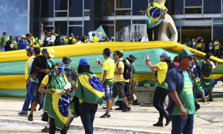 AGU processa 27 pessoas que postaram nas redes durante atos golpistas