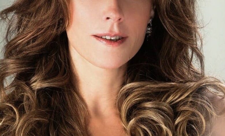 Atriz se revolta com 'caos' em voo e critica companhia aérea