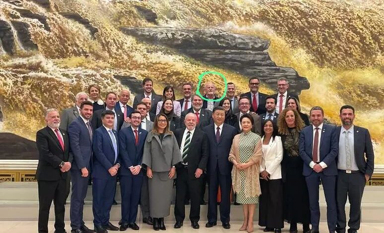 Autor de requerimento para instalação de CPI, Leandro de Jesus questiona presença de líder do MST ao lado de Lula na China: "Vão negar relação ainda?"