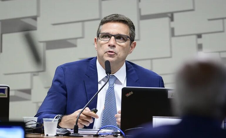 BRASIL TERIA INFLAÇÃO DE 10% E SELIC DE 18,75% SE NÃO TIVESSE ELEVADO JUROS EM ANO ELEITORAL, DIZ PRESIDENTE DO BC