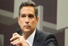 CAMPOS NETO DEIXA A ENTENDER QUE JUROS PERMANECERÃO EM ALTA E PRESSÃO NO GOVERNO LULA AUMENTA