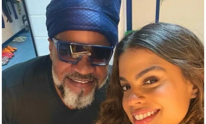 CARLINHOS BROWN TIETA A FILHA ATRIZ NOS BASTIDORES DE NOVELA