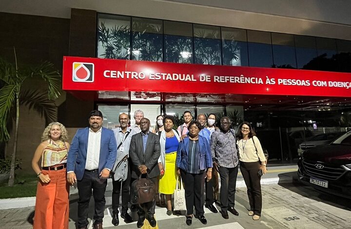 Centro de Referência às Pessoas com Doença Falcilforme recebe comitiva de Angola