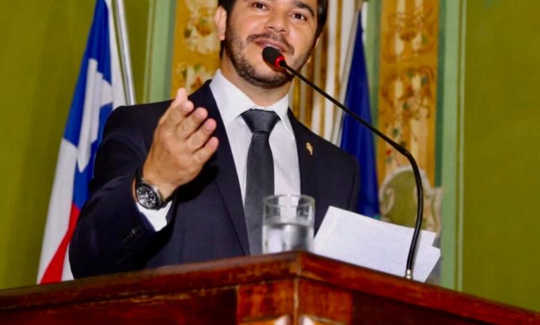 Daniel Alves tem lei de recuperação de vias públicas em Salvador sancionada por Bruno Reis