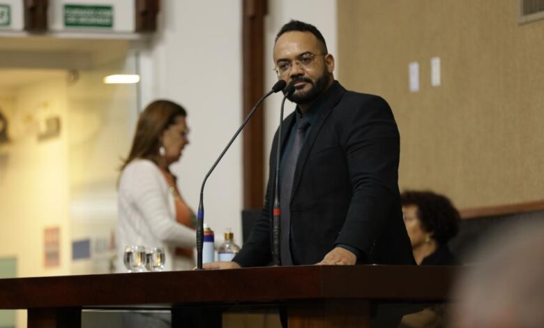 Deputado bolsonarista novato é o recordista de proposições na atual legislatura da Assembleia