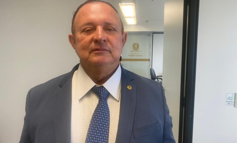 Em Brasília, Adolfo Menezes critica Coelba por atraso em ligações de energia e participará de audiência com ministro