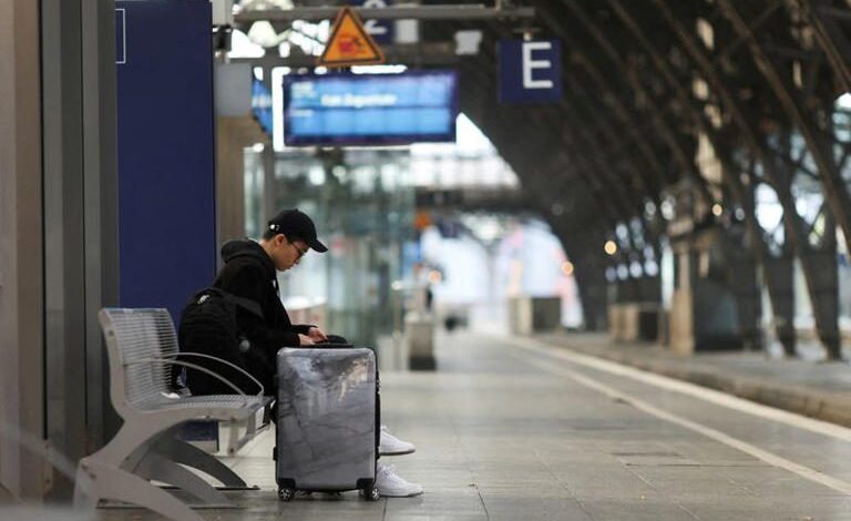 Greves suspendem voos em aeroportos alemães; ferrovias