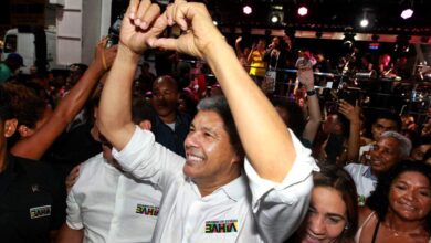 Jerônimo sai na pipoca durante a abertura da Micareta de Feira de Santana