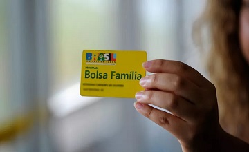 MAIOR PARTE DAS FAMÍLIAS CONTEMPLADAS NO BOLSA FAMÍLIA SÃO DA BAHIA