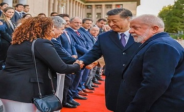 MARGARETH MENEZES CANTA CAETANO PARA XI JINPING, NA CHINA
