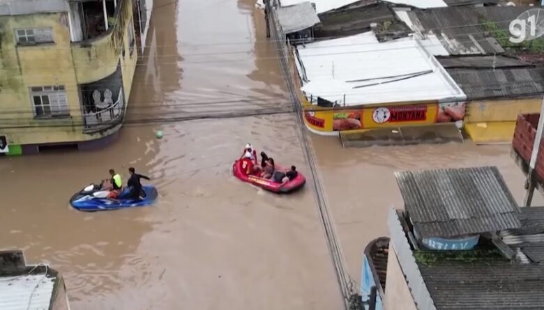 Ministros acompanham estragos causados por temporais no sul da Bahia