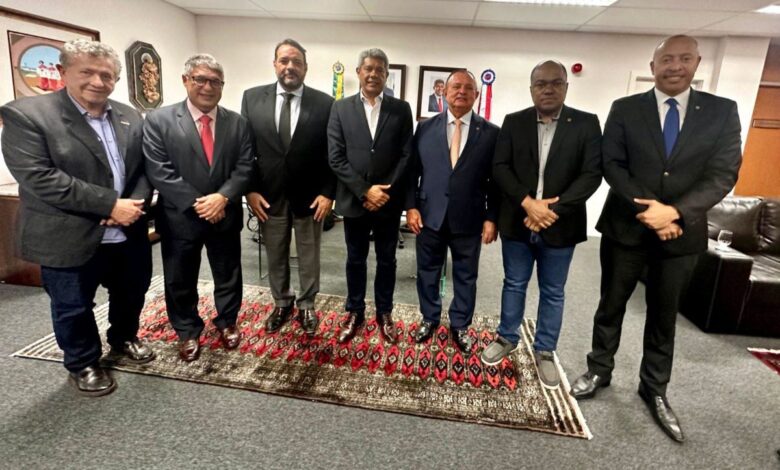 Oposição discute execução de emendas impositivas em reunião com governador