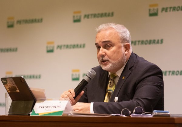 PETROBRAS REAJUSTA SALÁRIOS DE PRESIDENTE E DOS OITO DIRETORES EM 9%