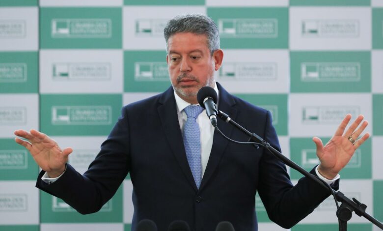 PGR muda posição e defende rejeição de denúncia contra Arthur Lira