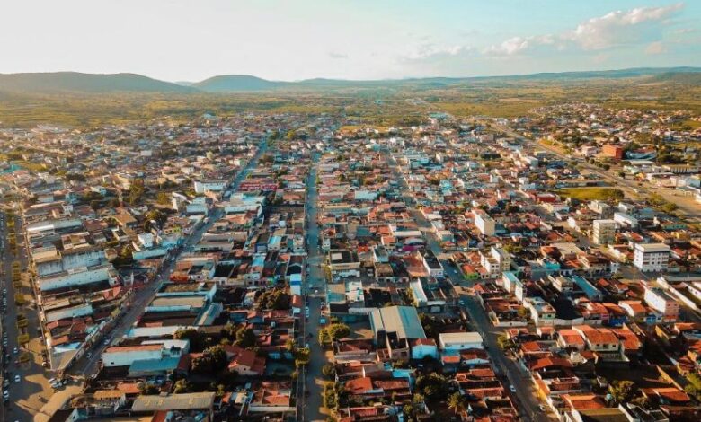 Prefeitura de Euclides da Cunha notifica Embasa por problemas com pavimentação e fornecimento de água