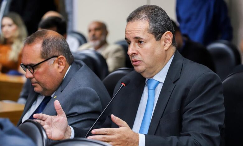 Projeto de Nelson Leal visa distribuição gratuita de medicamentos para pessoas com TDAH e autismo na Bahia