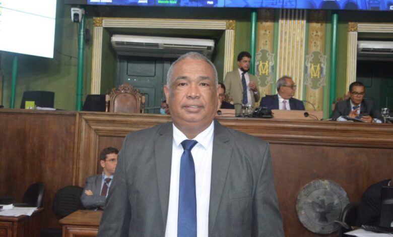 “Quem trabalha Deus ajuda”, diz Sandro Bahiense ao elogiar plano de ação do prefeito Bruno Reis no Centro Histórico