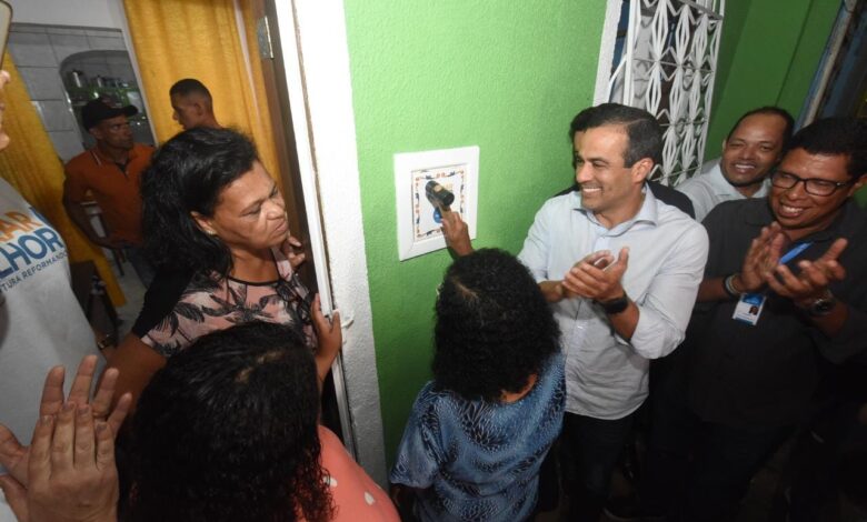 SALVADOR ENTREGA 76 CASAS REFORMADAS PELO MORAR MELHOR NO CANDEAL