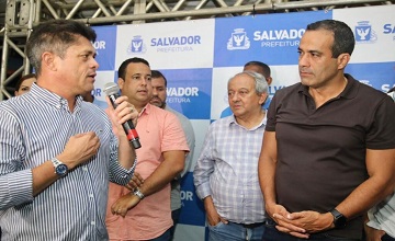 SECRETÁRIO COMEMORA OBRAS DE CONTENÇÃO EM SALVADOR