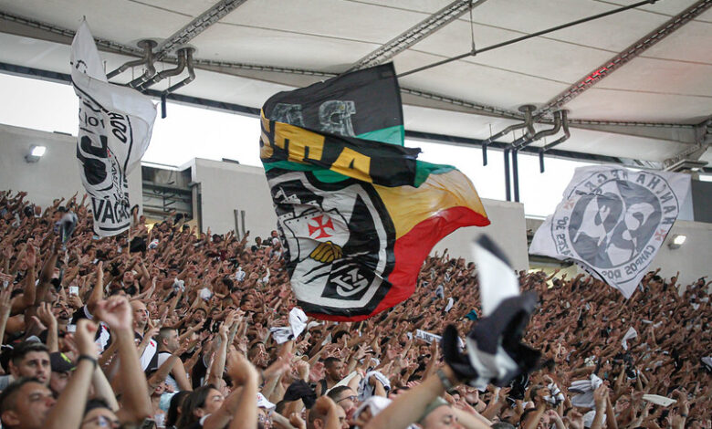 Torcida do Vasco esgota ingressos para duelo contra o Bahia, pelo Brasileirão
