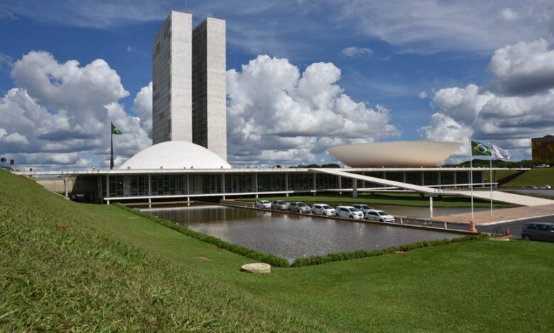 Trinta deputados do partido de Bolsonaro articulam adesão ao governo Lula