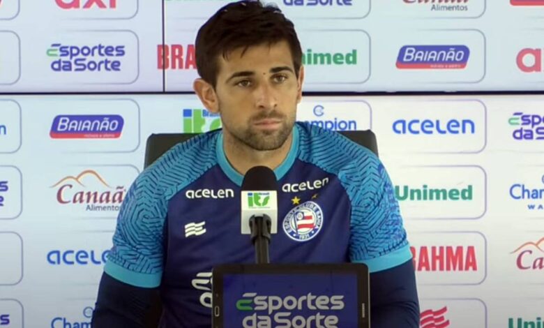 Acevedo garante estar 100% para jogo com o Santos