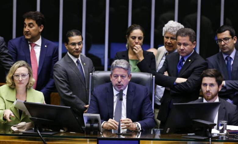 Arthur Lira retira de pauta votação do PL das Fake News