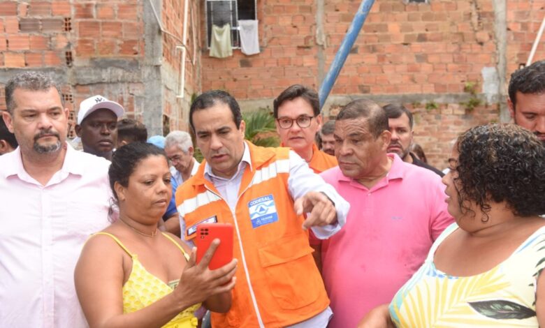 Bruno Reis vistoria áreas de risco com sistemas de alarme