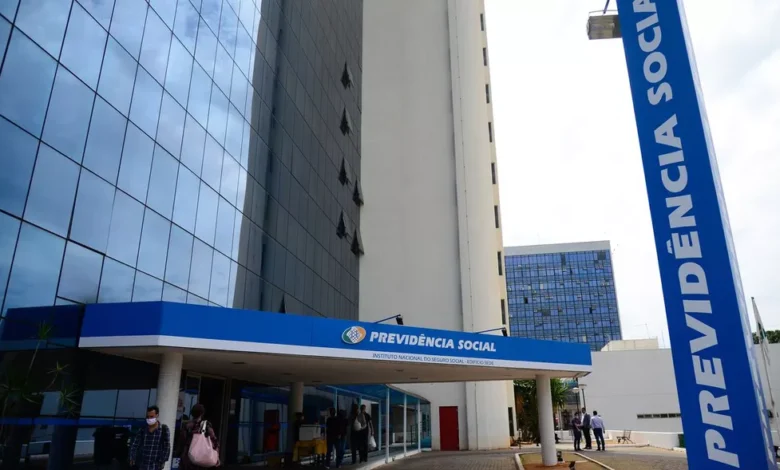 GOVERNO ANUNCIA ANTECIPAÇÃO DO '13º SALÁRIO' PARA SEGURADOS DO INSS