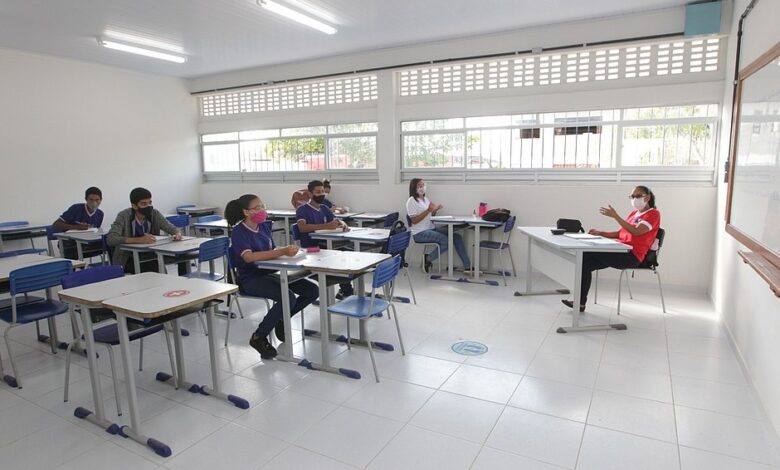 GOVERNO ENVIA À ALBA REAJUSTE DE 4% AOS SERVIDORES PÚBLICOS E IMPLEMENTAÇÃO DO PISO DOS PROFESSORES