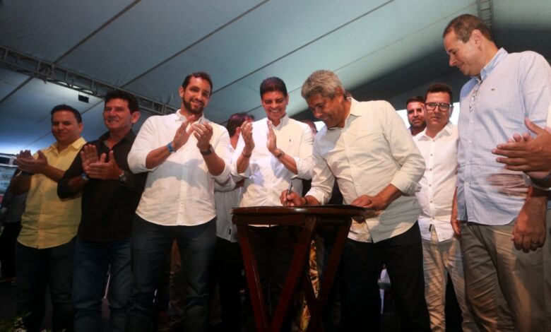 Governo autoriza obra de esgotamento sanitário e entrega sistema de abastecimento de água em Tanque Novo